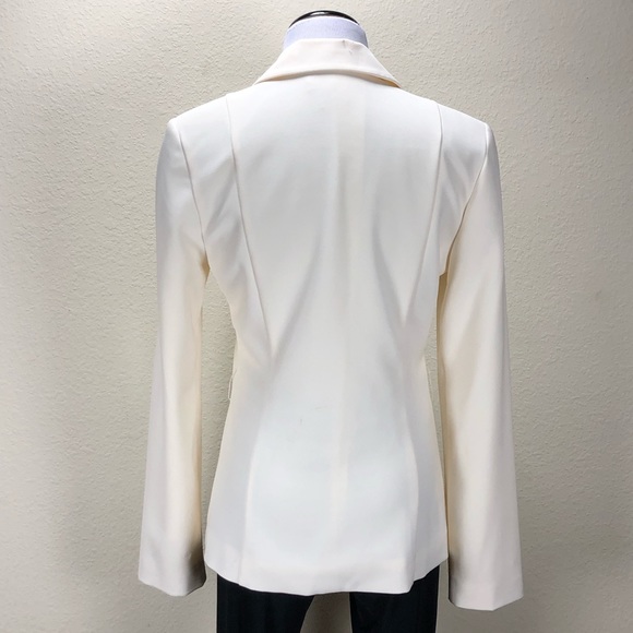 White House Black Market Cream Blazer - Picture 3 of 8